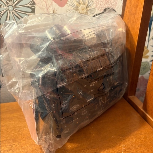 Danielle Nicole Black Central Perk crossbody Bag. NWT - Picture 2 of 3